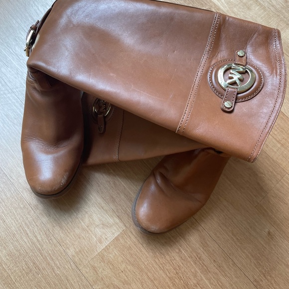 Michael Kors Women’s 6M Tan Boots - Picture 3 of 3